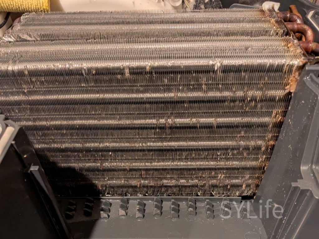 東京都中央区で行ったパナソニック製ドラム式洗濯機のヒートポンプ部分の洗浄後の様子。