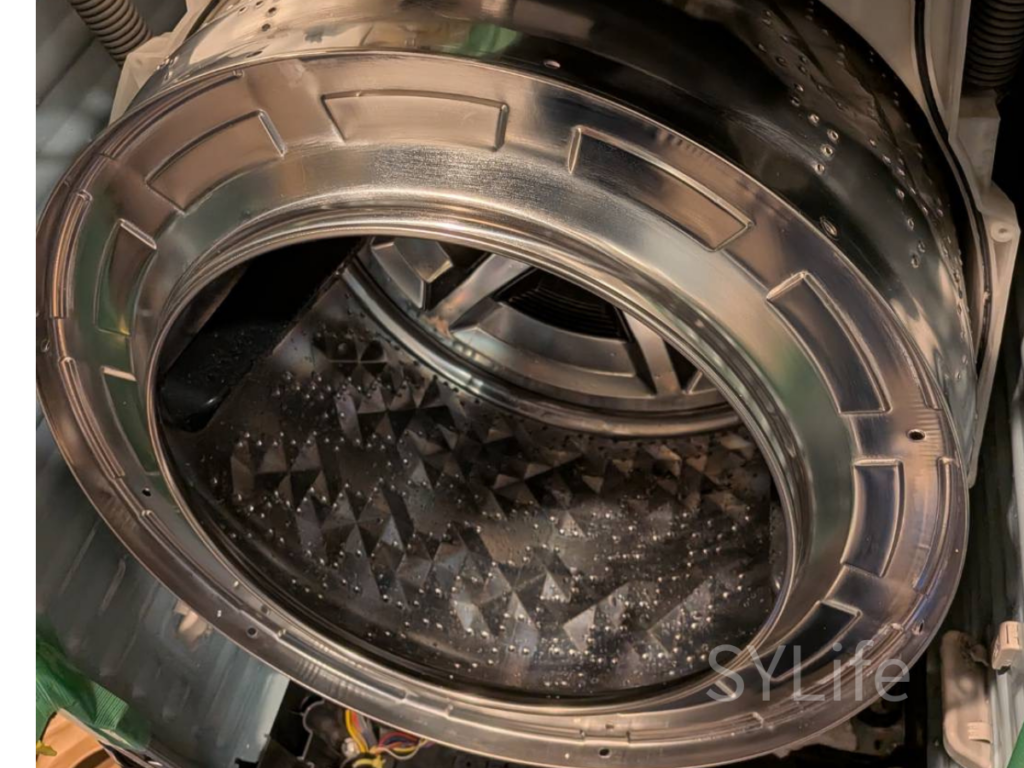 東京都中央区で行ったパナソニック製ドラム式洗濯機の洗濯槽洗浄後の様子。