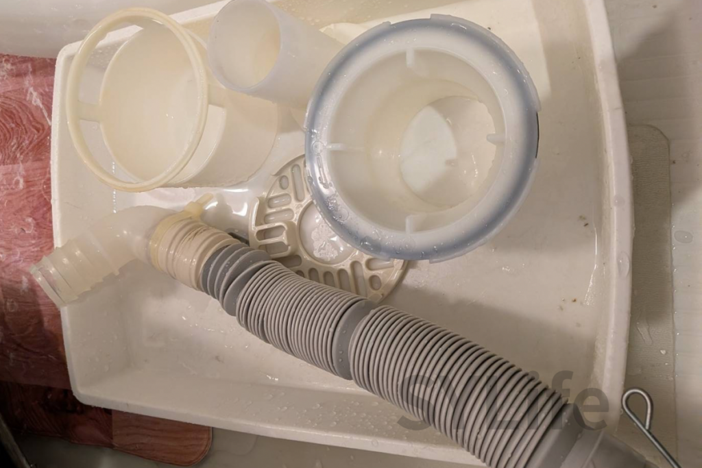 クリーニング後のパナソニックNA-VX9500R。臭いが気になるとの依頼だったため排水口洗浄も行っている。