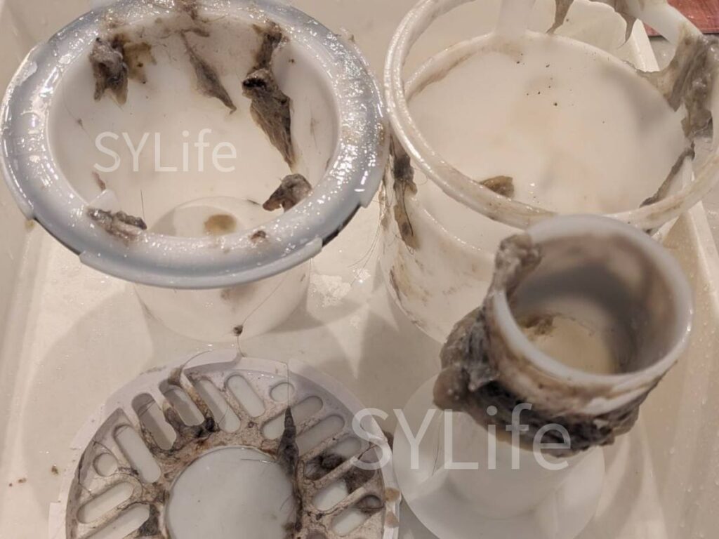 NA-LX127AL排水口洗浄前の写真。