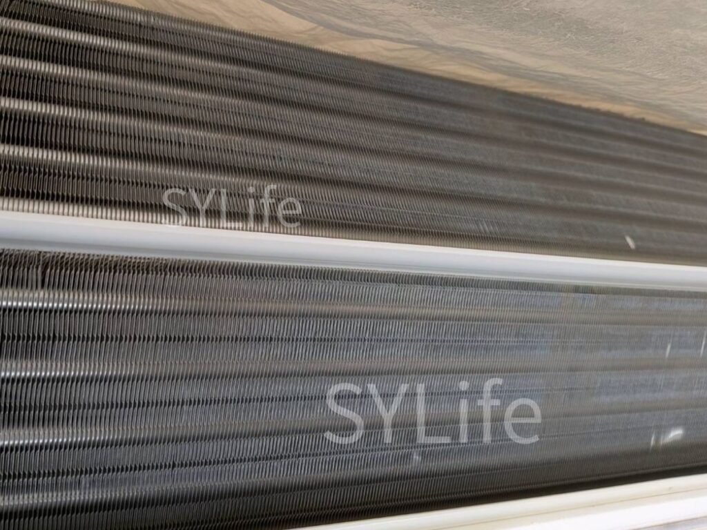 CS-363DFL-Wエアコンクリーニング後のアルミフィンの写真。