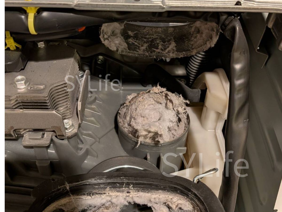 NA-VX8900Lパナソニック製ドラム式洗濯機の乾燥経路のホコリ詰まり。