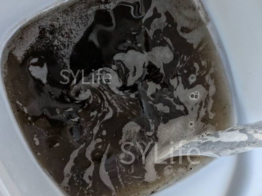 MSZ-GV2221-Wエアコンクリーニング後の排水。