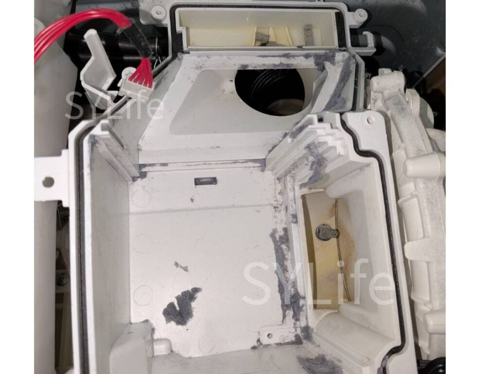 大田区ドラム式洗濯機クリーニング 日立BD-STX110EL-G乾燥経路の内部確認