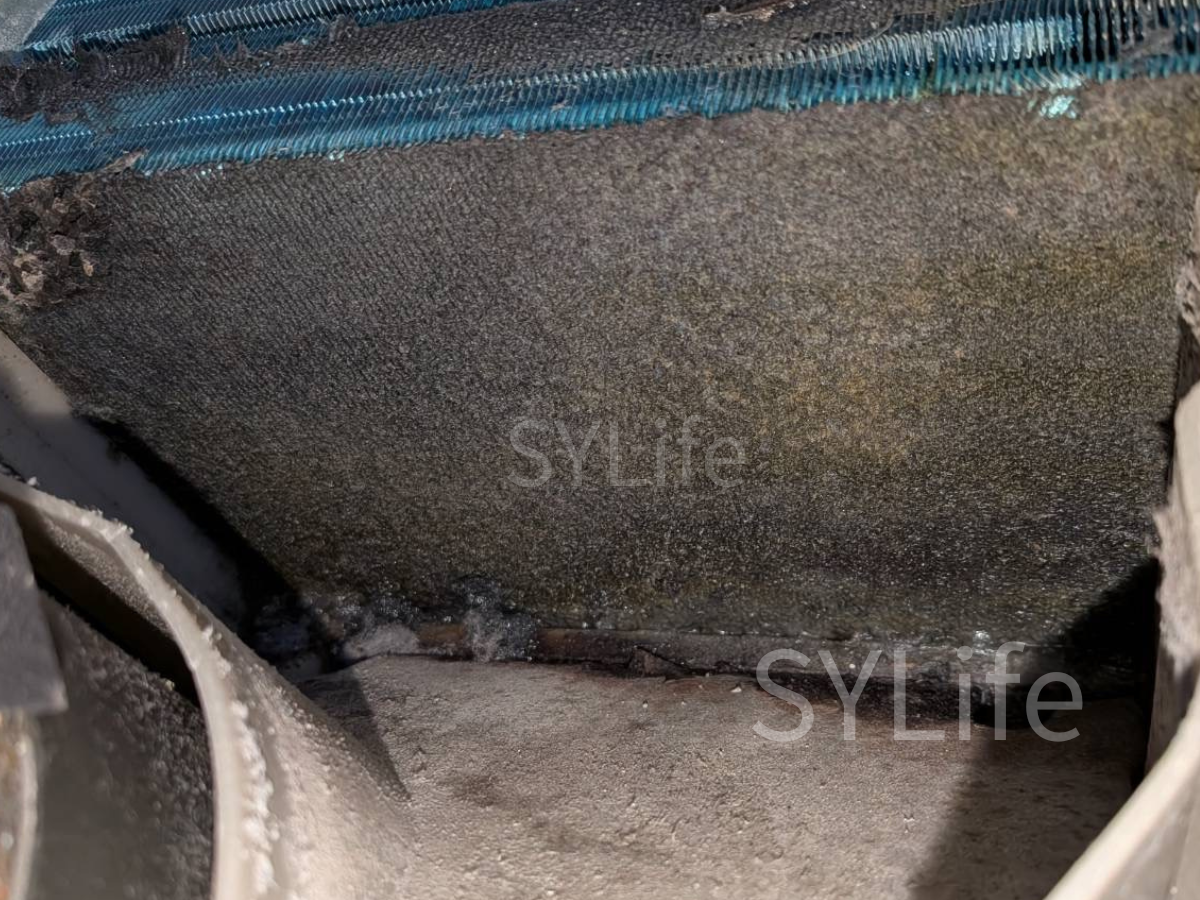 TW-127X8Lドラム式洗濯機クリーニング前のヒートポンプ汚れ状況