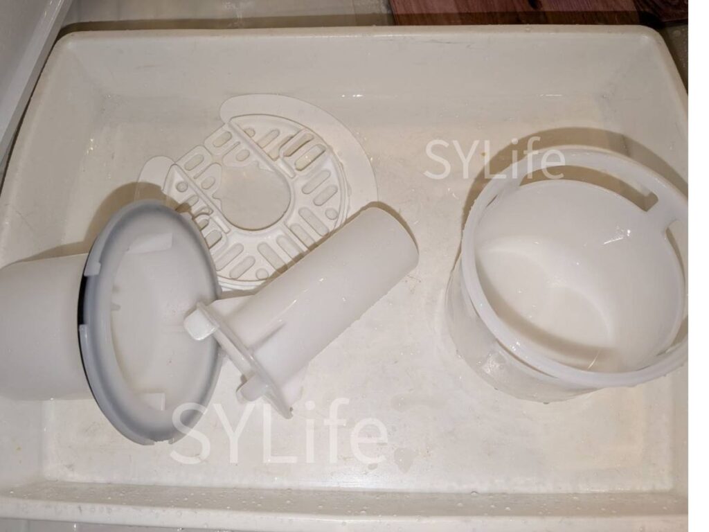 東京都中央区 排水口洗浄後 汚れ除去