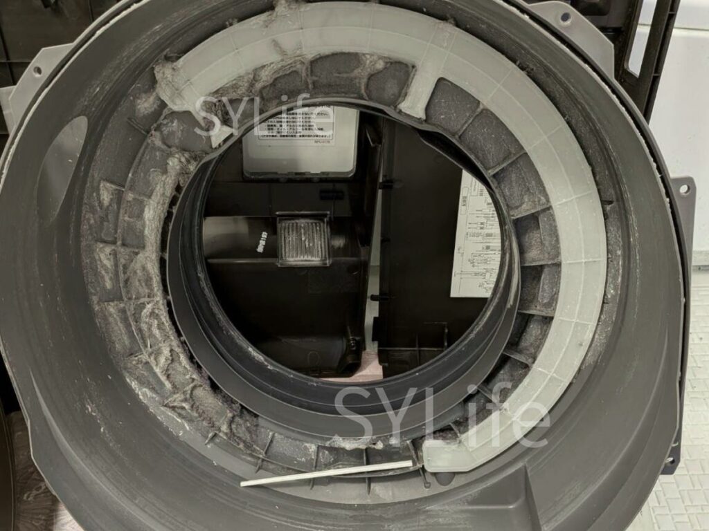 中野区 ドラム式洗濯機クリーニング 東芝TW-117X5 脱水受けカバー内部に落下した割り箸