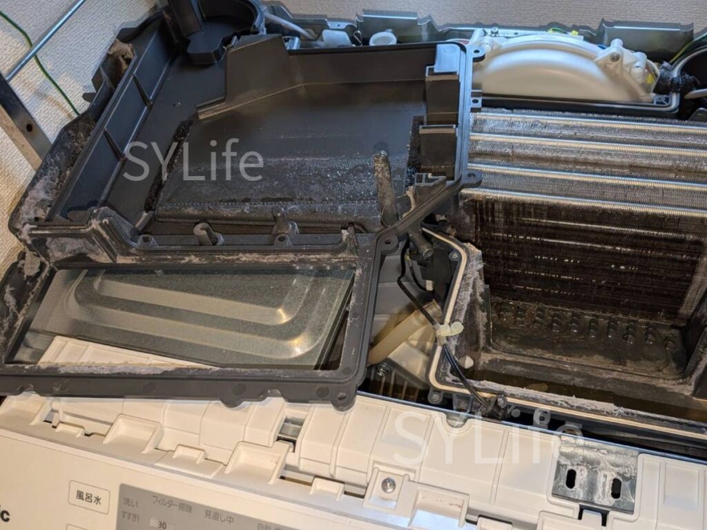 NA-VX3900L 乾燥経路とヒートポンプ 洗浄前
