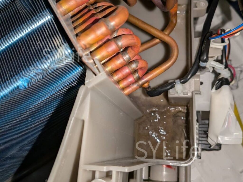 TW-127XP2R ヒートポンプ排水部分洗浄前 世田谷区 ドラム式洗濯機クリーニング