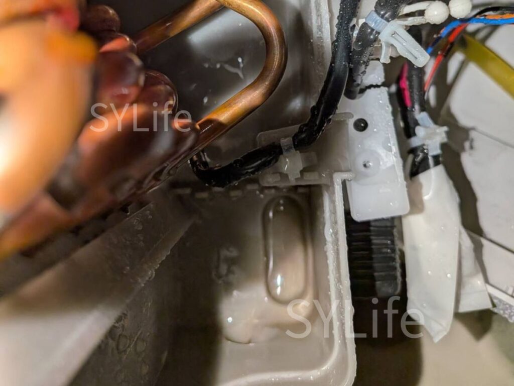 TW-127XP2R ヒートポンプ排水部分洗浄後
 世田谷区 ドラム式洗濯機クリーニング