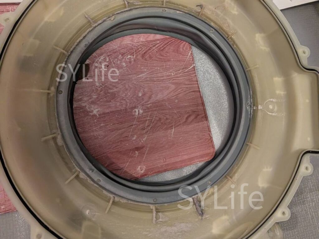 東京都中央区 シャープ ES-S7F-WL ドラム式洗濯機クリーニング 洗浄前（脱水受けカバー）