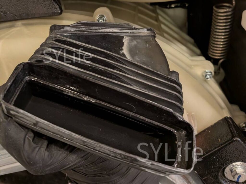 東京都中央区 シャープ ES-S7F-WL ドラム式洗濯機クリーニング 洗浄後（手前の乾燥ダクト）