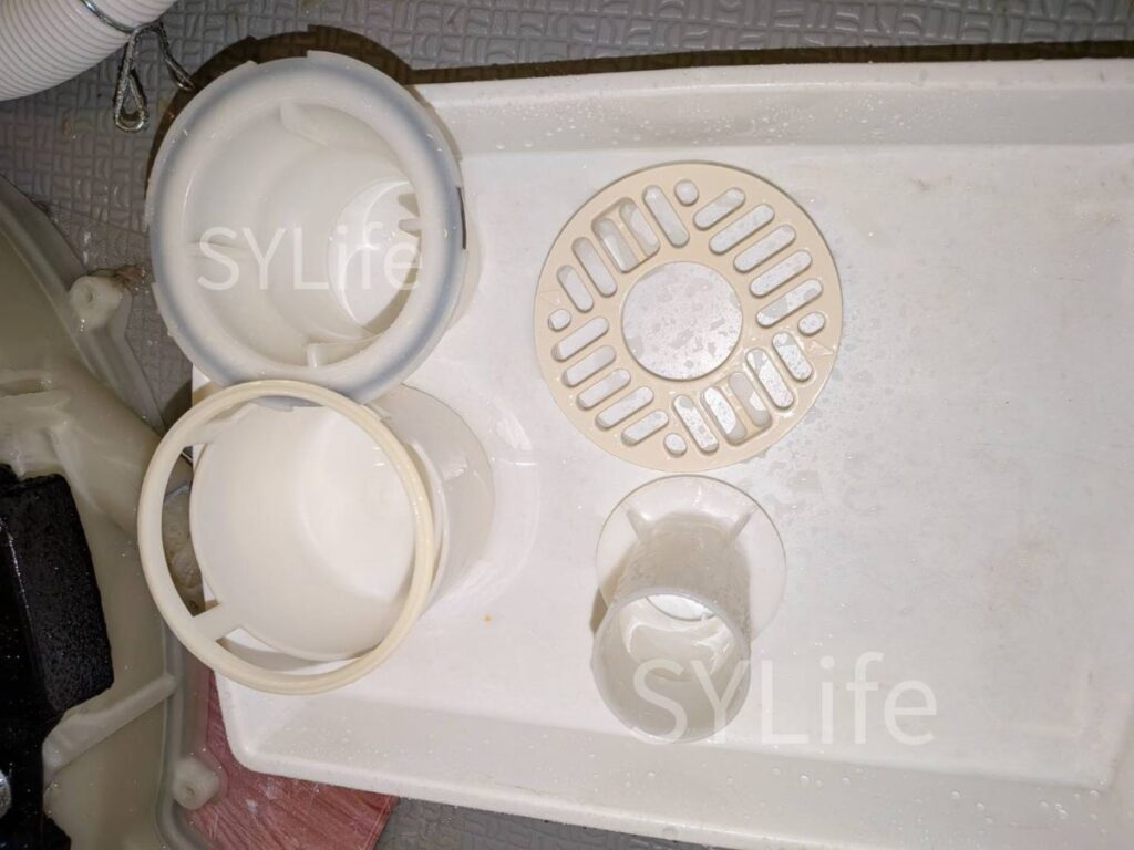 東京都中央区 シャープ ES-S7F-WL ドラム式洗濯機クリーニング 洗浄後（排水口パーツ）