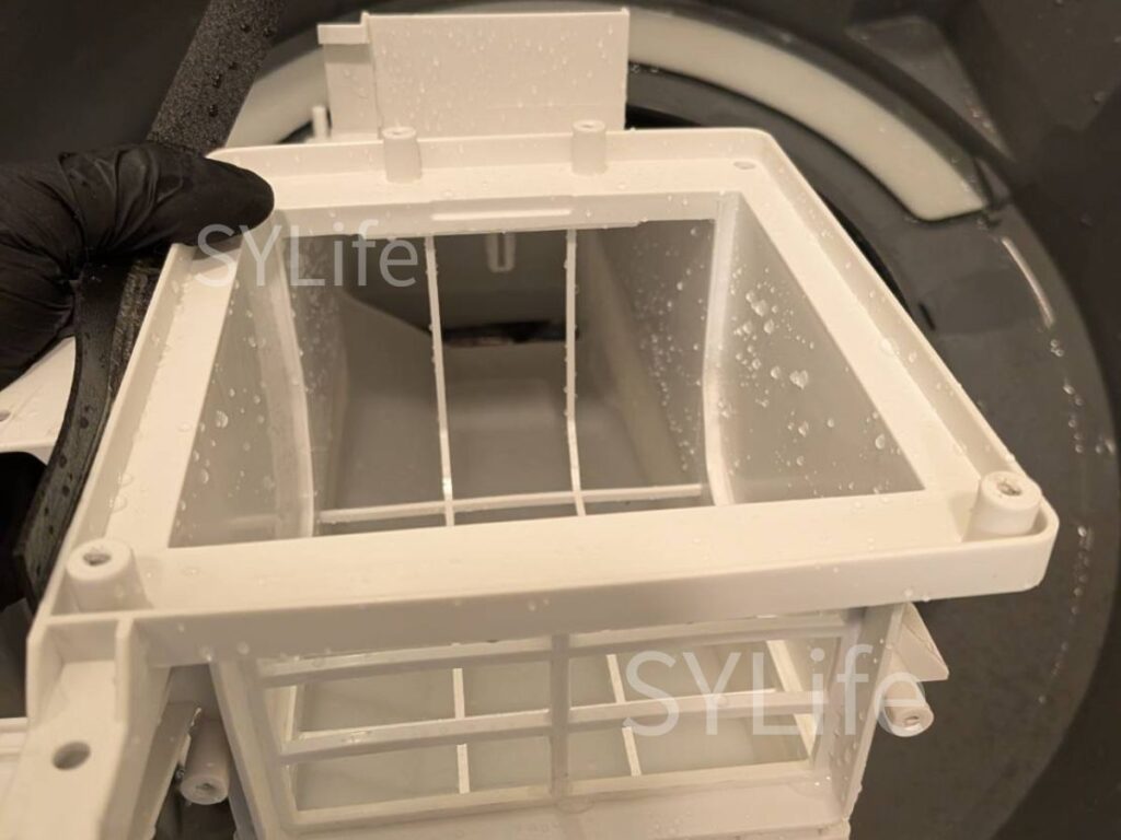 港区｜東芝 TW-127XP1｜ドラム式洗濯機クリーニング｜乾燥時間が長い原因｜乾燥経路のホコリと猫の毛詰まり（洗浄後）