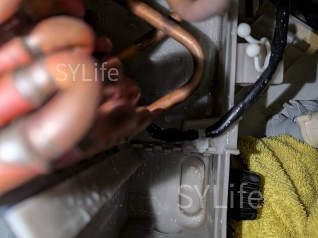 港区｜東芝 TW-127XP1｜ドラム式洗濯機クリーニング｜乾燥改善｜ヒートポンプ排水部分のヘドロ洗浄後の状態（作業後）
