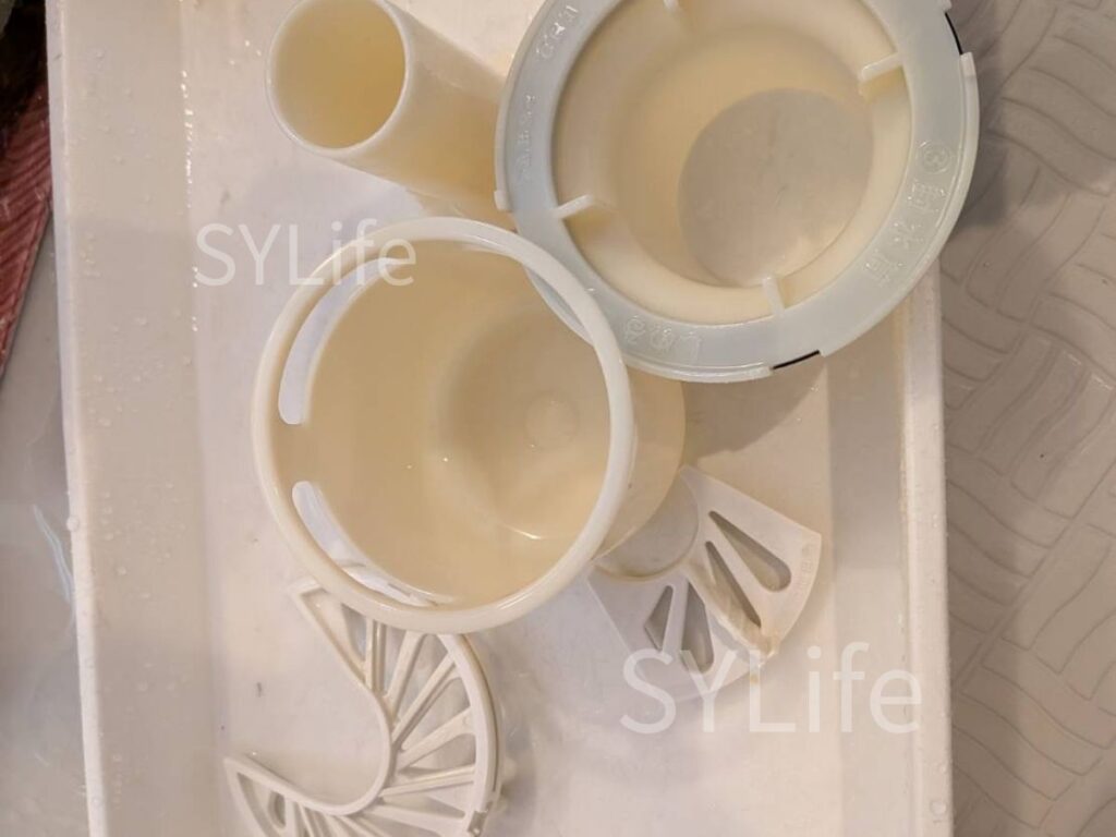 草加市 ドラム式洗濯機クリーニング パナソニック NA-VX800BL 分解作業 排水口洗浄後の状態