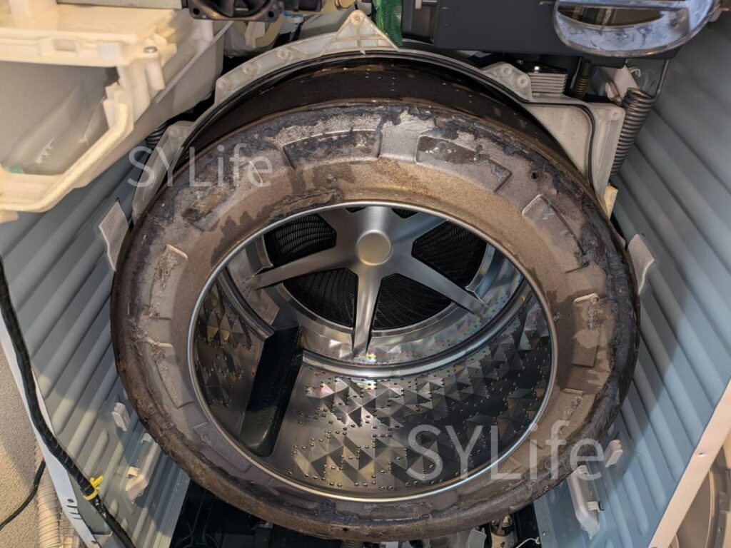 NA-VX3900L-洗濯槽正面からの汚れ洗浄前