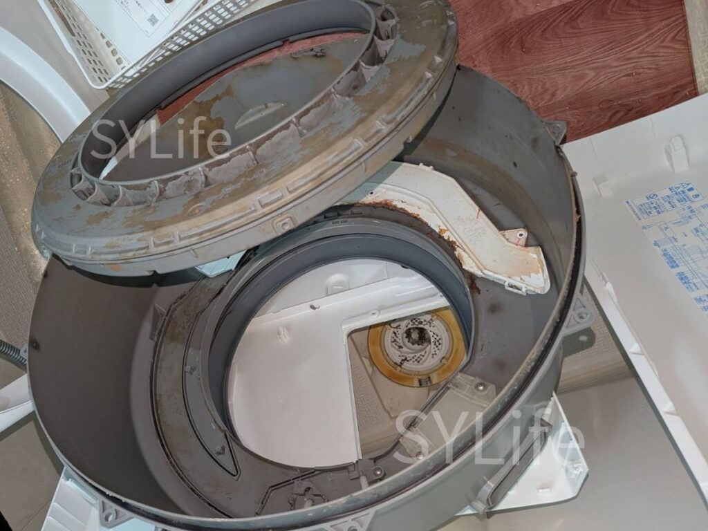 練馬区日立ドラム式洗濯機BD-SV120HLバランサーと脱水受けカバー汚れ