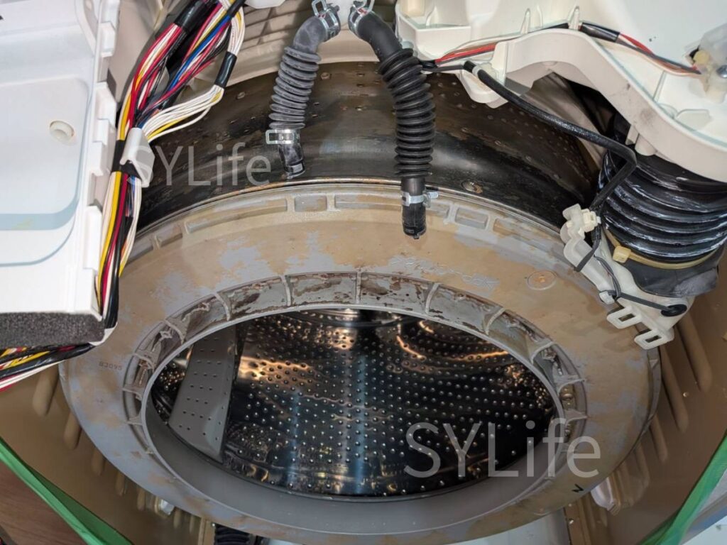 練馬区日立ドラム式洗濯機BD-SV120HL洗濯槽とバランサー汚れ