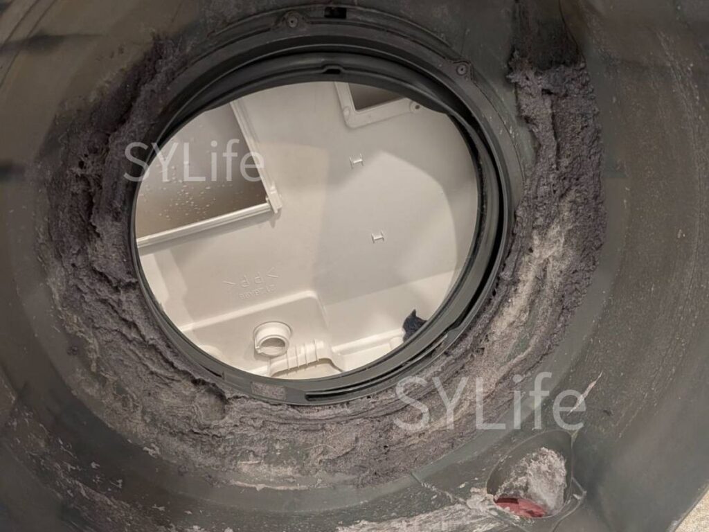 練馬区ドラム式洗濯機NA-LX127AL脱水受けカバーホコリ詰まり