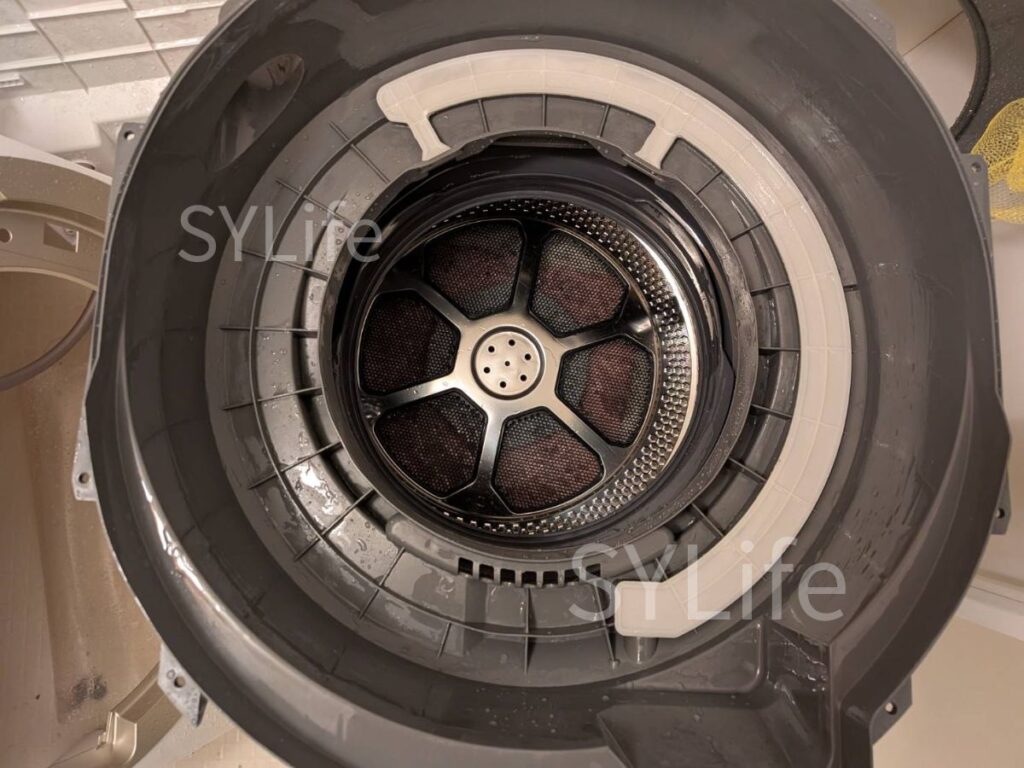 世田谷区東芝ドラム式洗濯機クリーニングTW-127X7脱水受けカバー内部洗浄後