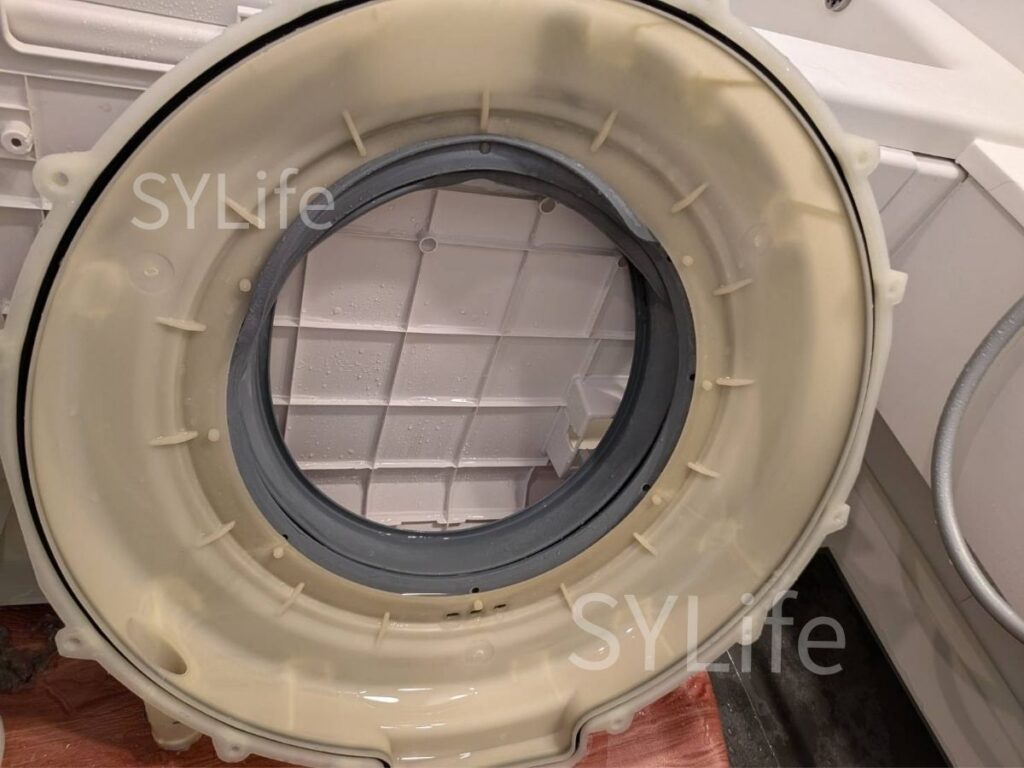 新宿区ドラム式洗濯機クリーニング シャープES-S7F脱水受けカバー洗浄後