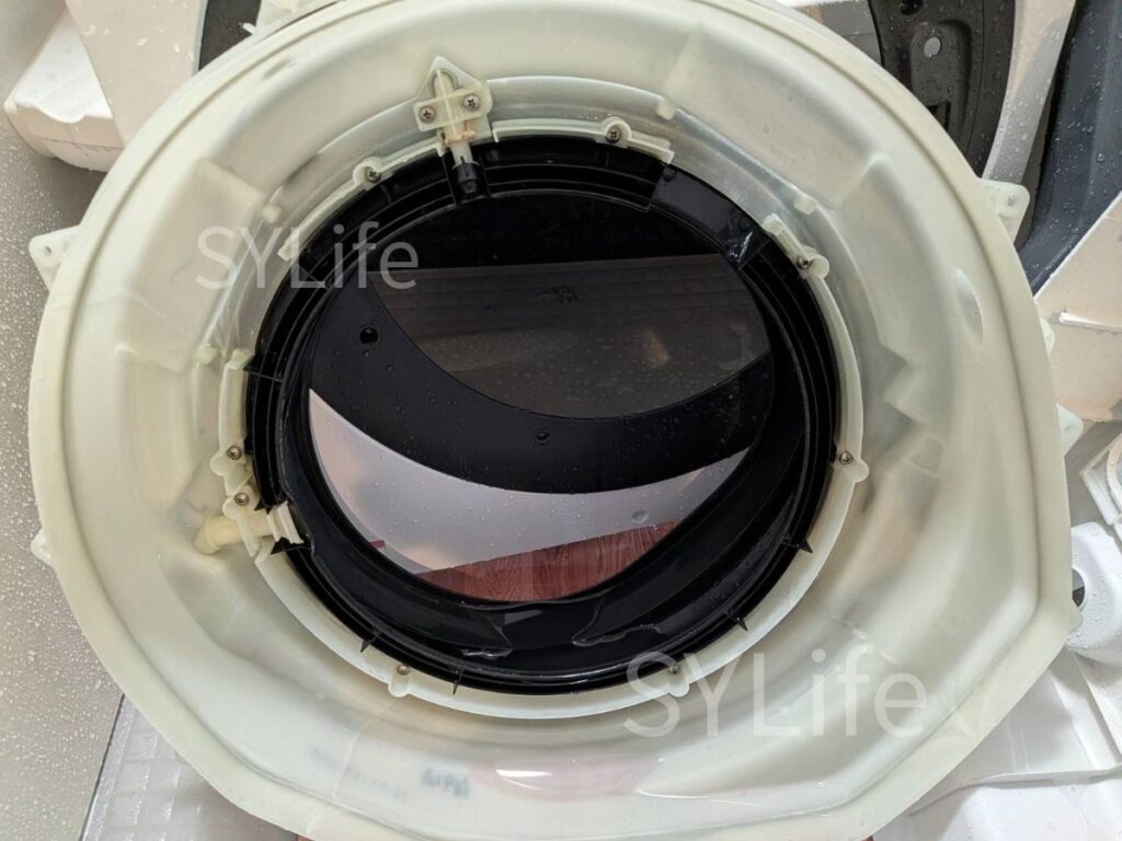 板橋区シャープドラム式洗濯機ES-W113-SL脱水受けカバー洗浄後