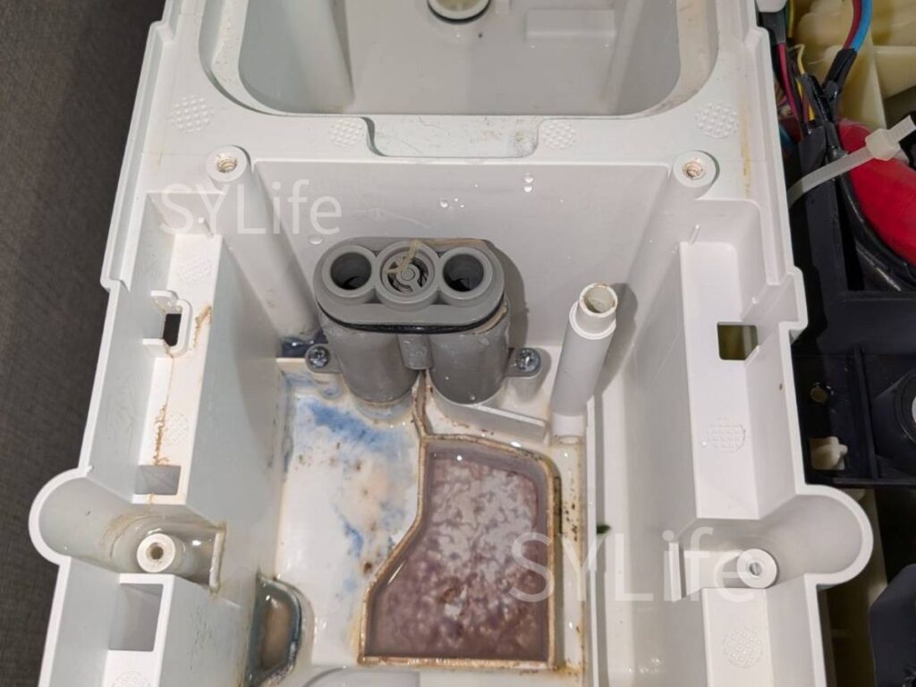板橋区シャープドラム式洗濯機ES-W113-SL洗剤投入口洗浄前