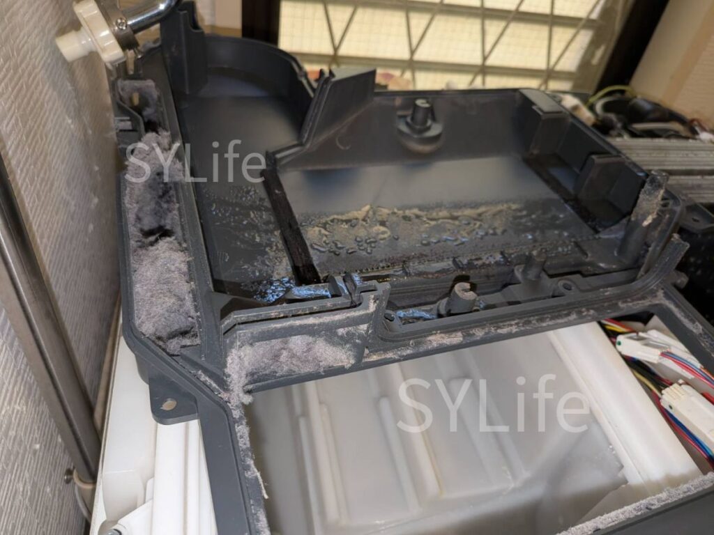 渋谷区 Panasonicドラム式洗濯機NA-LX129BL排気経路ホコリ詰まり
