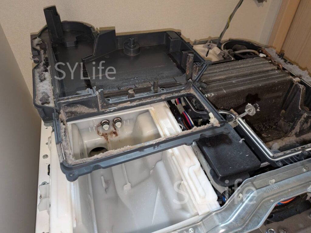 世田谷区ドラム式洗濯機パナソニックNA-VX800BR排気経路ホコリ詰まり