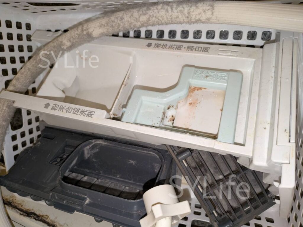 江東区ドラム式洗濯機Panasonic NA-VX8700R洗剤投入ケースのカビ汚れ