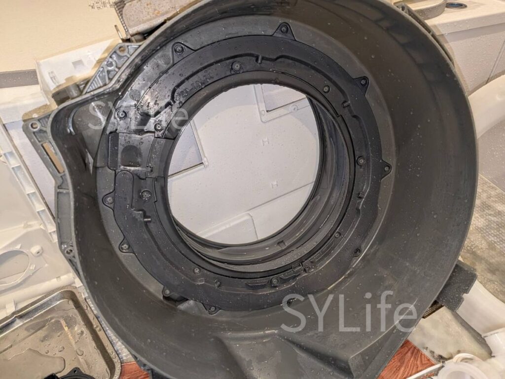Panasonicドラム式洗濯機内部脱水受けカバー洗浄後