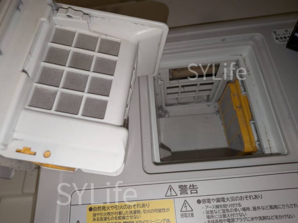 中央区八丁堀日立ドラム式洗濯機BD-STX110GL乾燥フィルターのホコリ詰まり