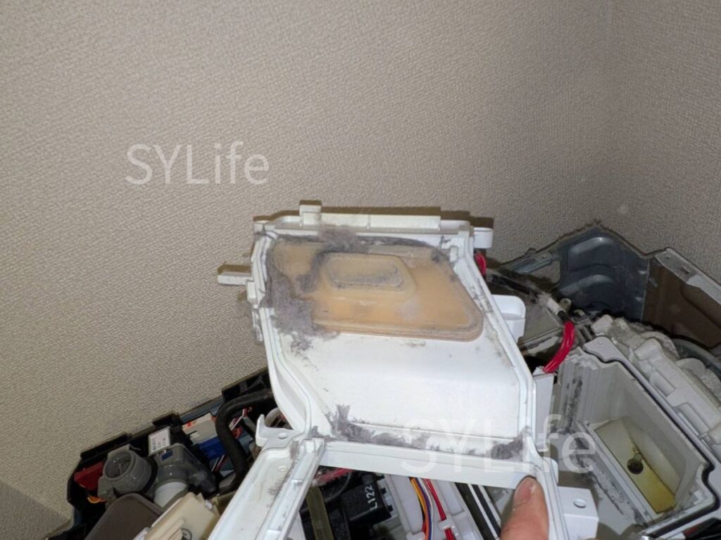 中央区八丁堀日立ドラム式洗濯機BD-STX110GL乾燥ユニットのホコリ