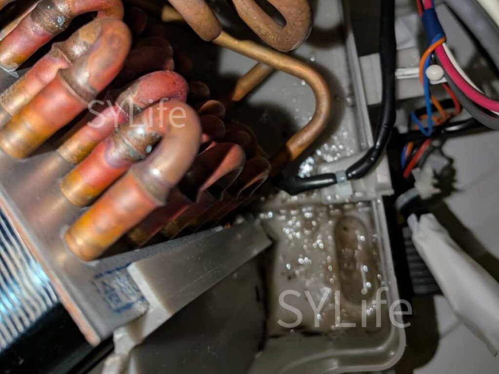 足立区洗濯機クリーニング東芝TW-127XP1Lヒートポンプ排水部分