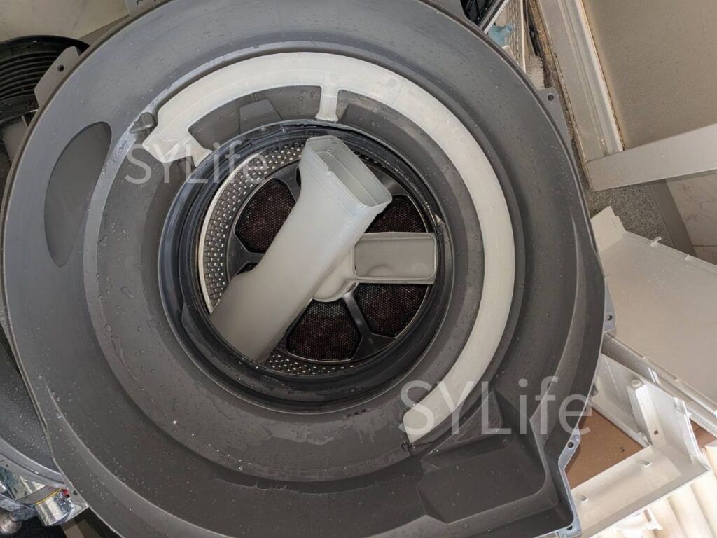 足立区洗濯機クリーニング東芝TW-127XP1L内部脱水受けカバー洗浄後