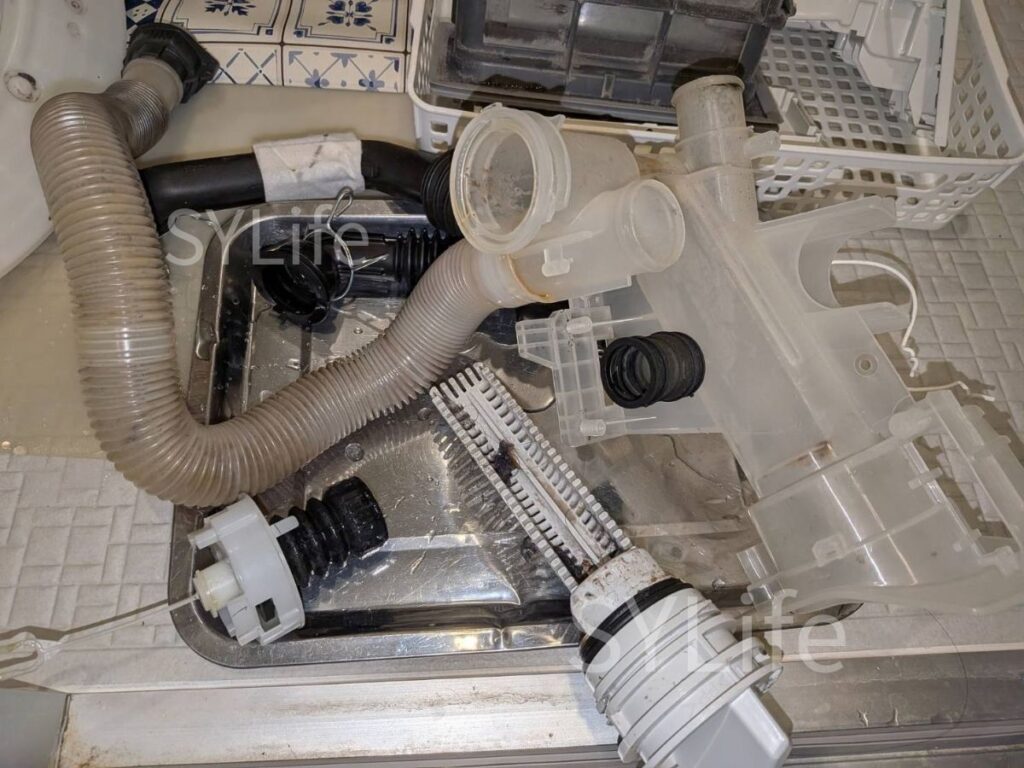 江東区ドラム式洗濯機クリーニング パナソニック NA-VX3900L排水経路洗浄前