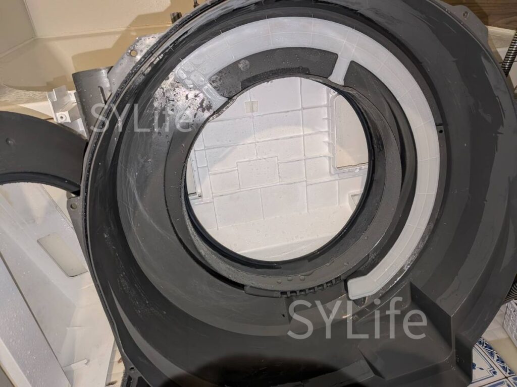 中央区ドラム式洗濯機クリーニング東芝TW-127X9BKL脱水受けカバー洗浄後
